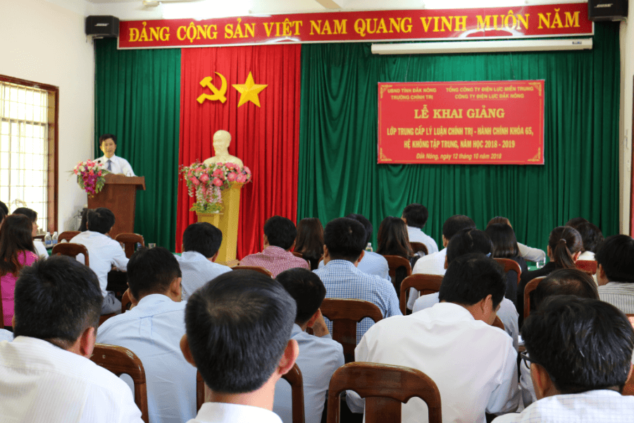 giáo dục chính trị