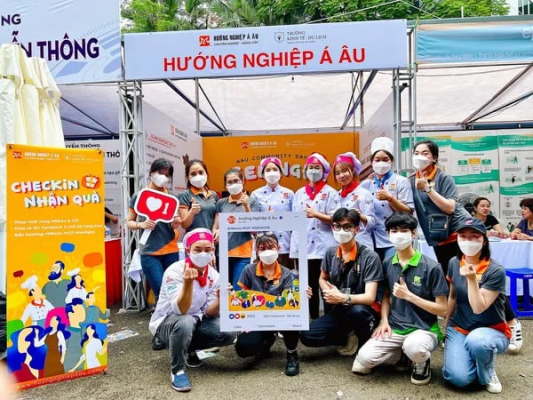 Đội ngũ Tư vấn viên đã sẵn sàng chờ các bạn đến với HNAAu và CET